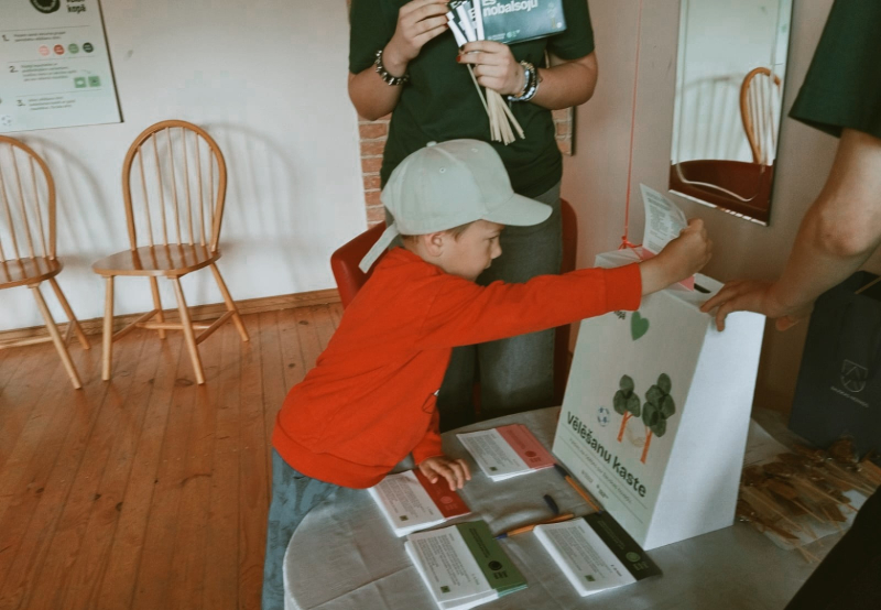 Pilsonisko līdzdalību veicinot, 7. jūnijā Bauskas novada pašvaldībā 23 vēlēšanu iecirkņos notika arī vēlēšanas bērniem un jauniešiem